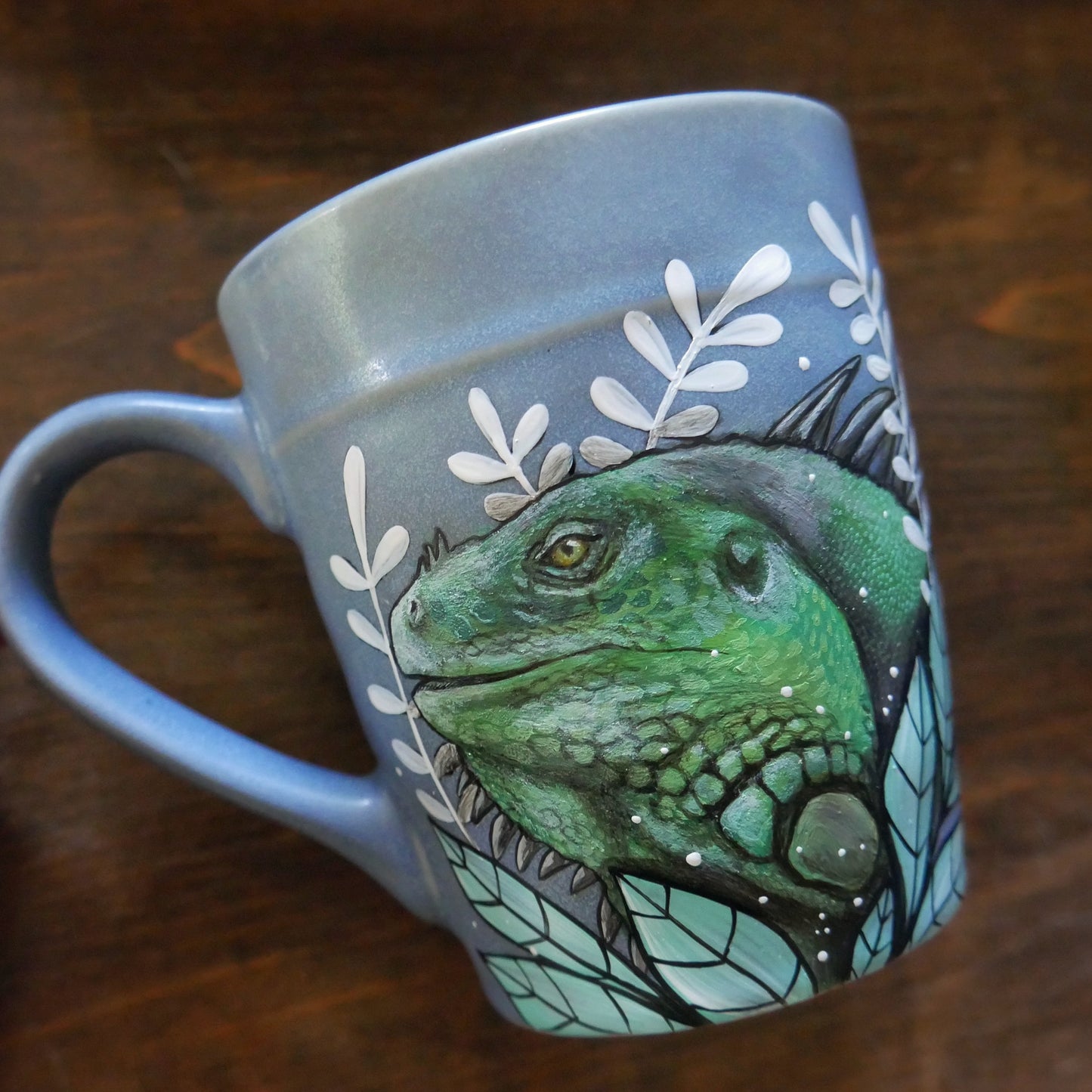 Grande tasse iguane verte avec feuillages peinte à la main
