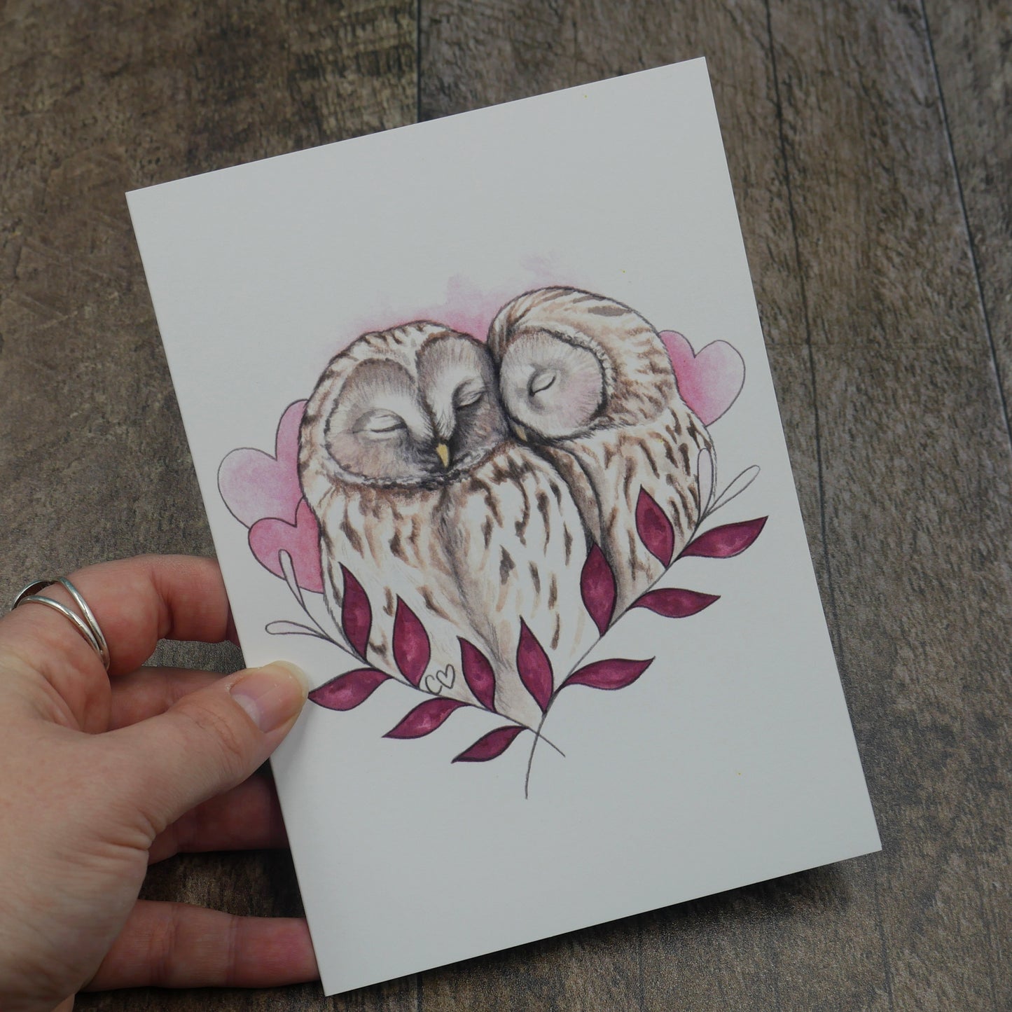 Carte de voeux couple de chouettes rayées à l'aquarelle