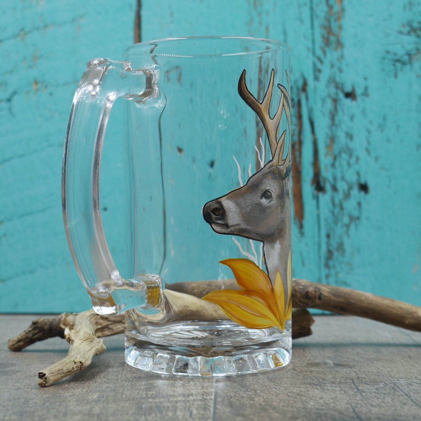 Grand buck avec cerf de Virginie et feuillages jaunes