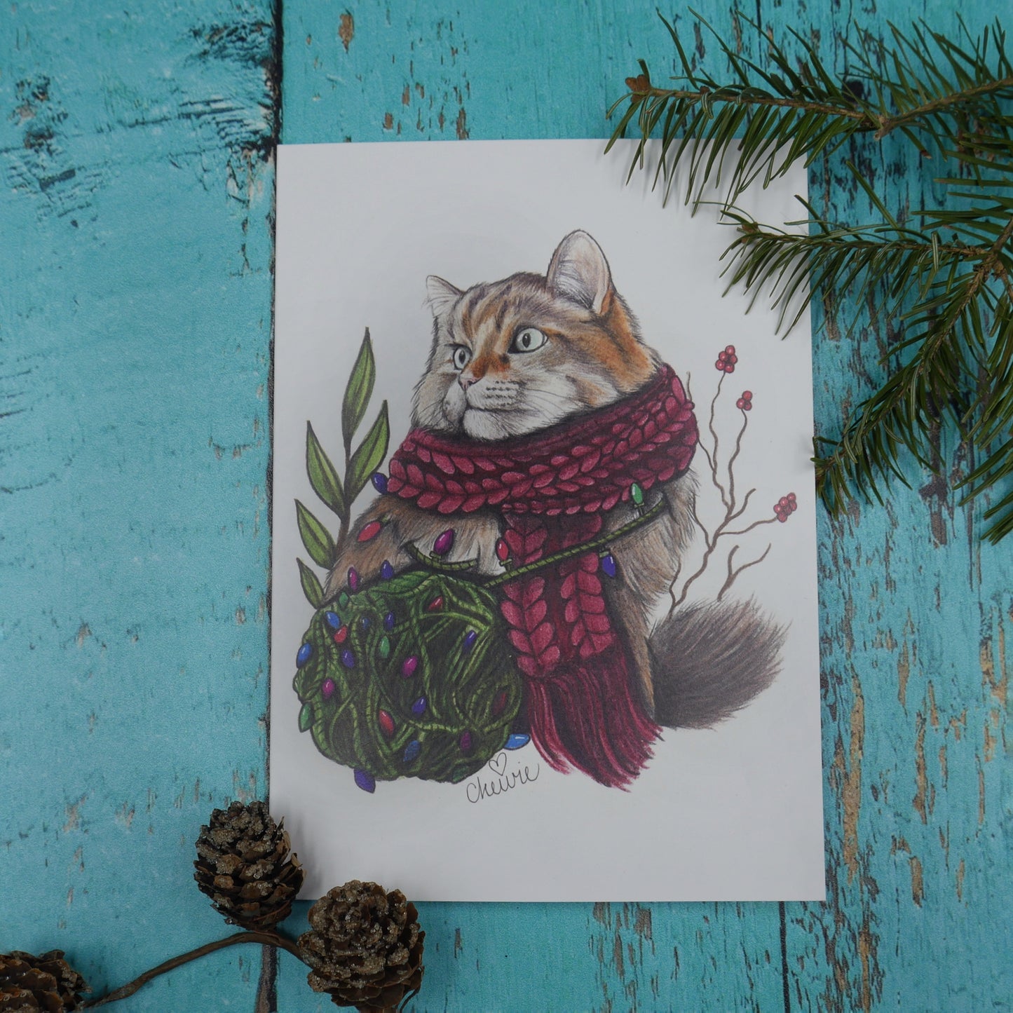 Carte de souhaits chat qui est enroulé dans une guirlande lumineuse de Noël