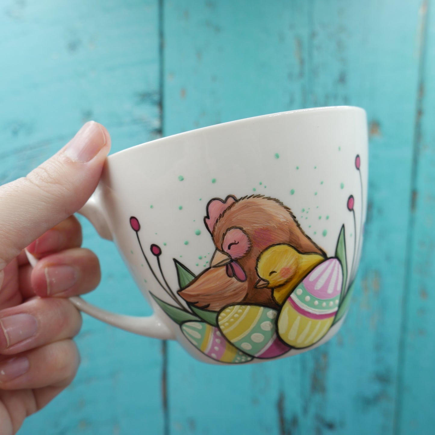 Grande tasse maman poule avec oeufs de Pâques peint à la main