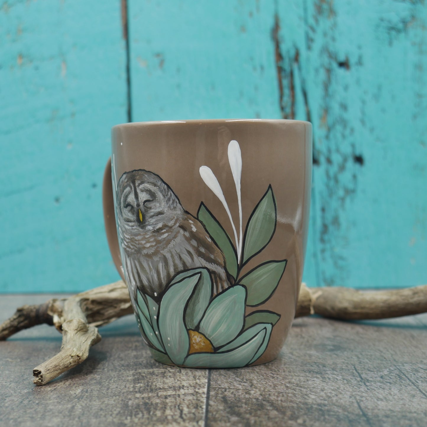 Tasse beige chouette rayée