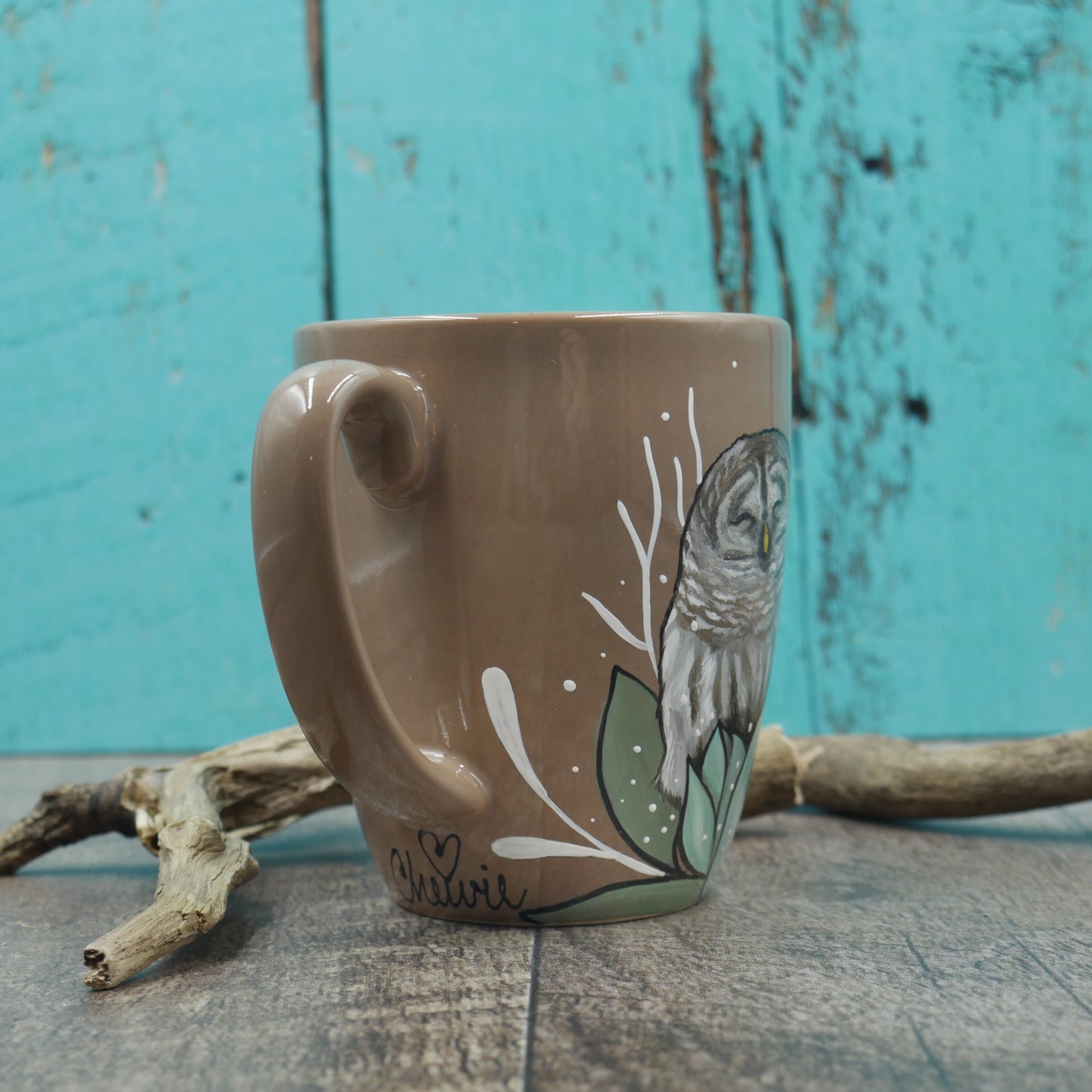 Tasse beige chouette rayée