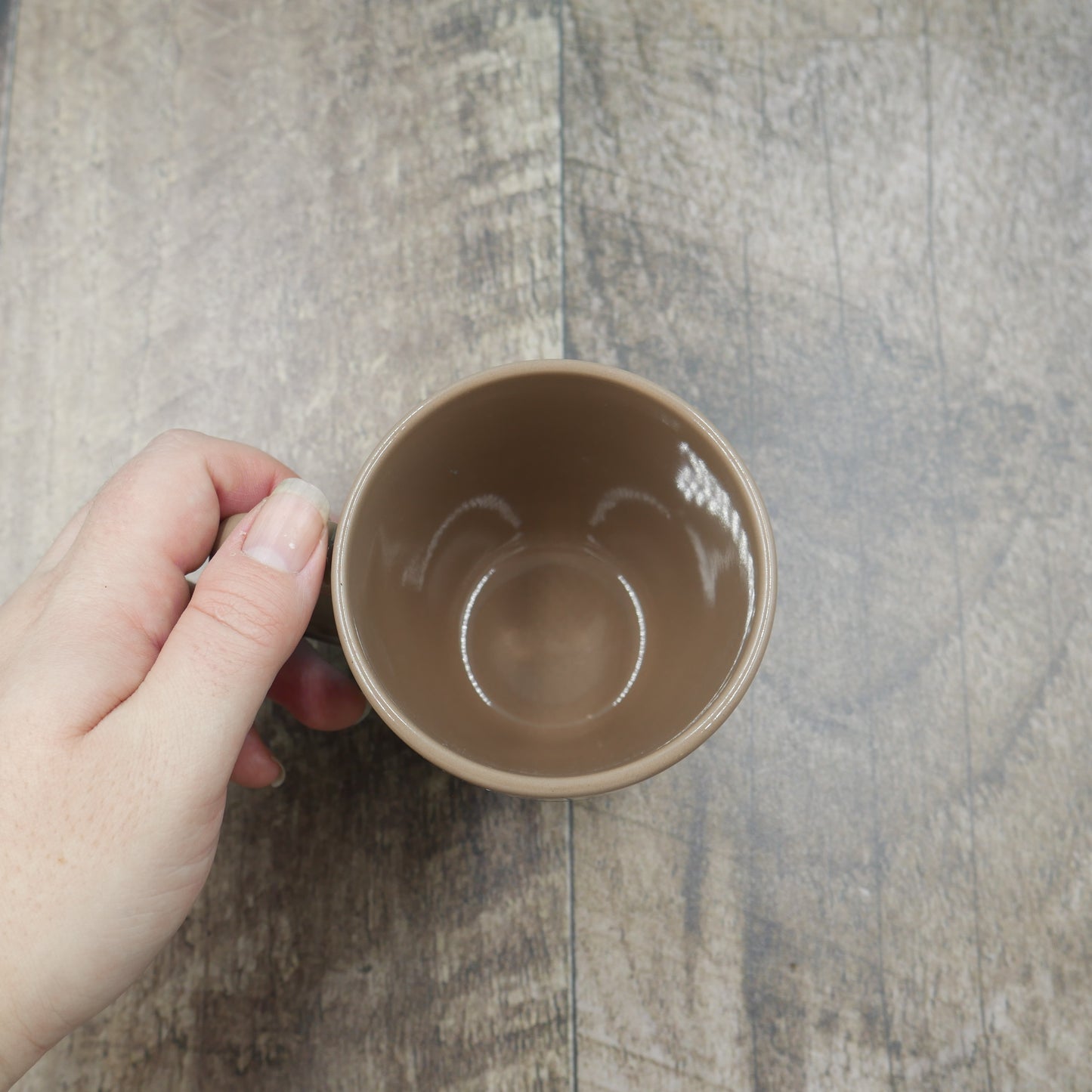 Tasse beige chouette rayée